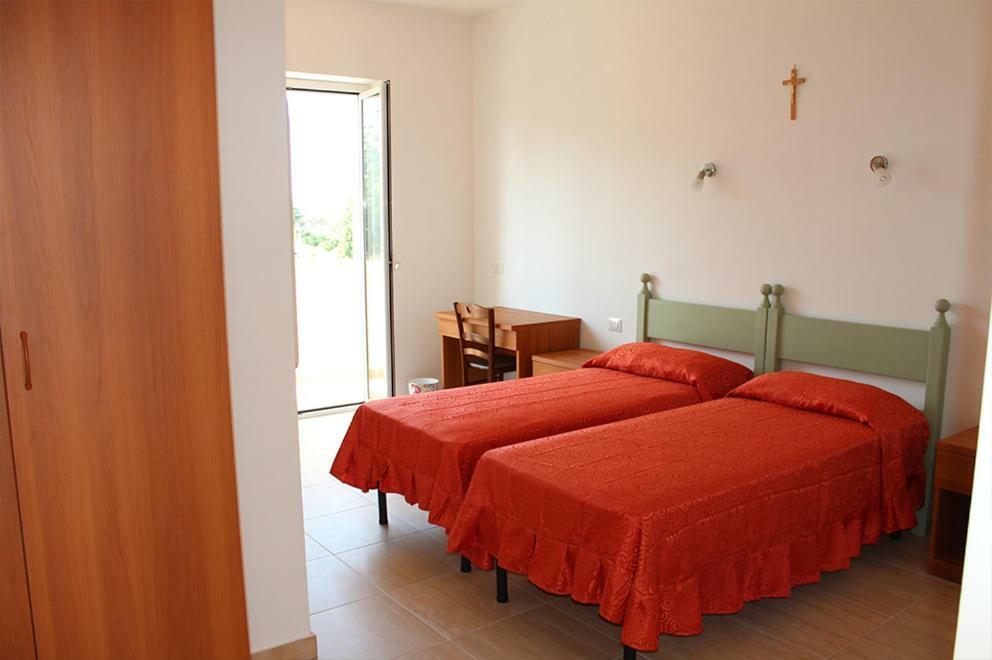 Oasi di Pace Hotel Sutri Bagian luar foto