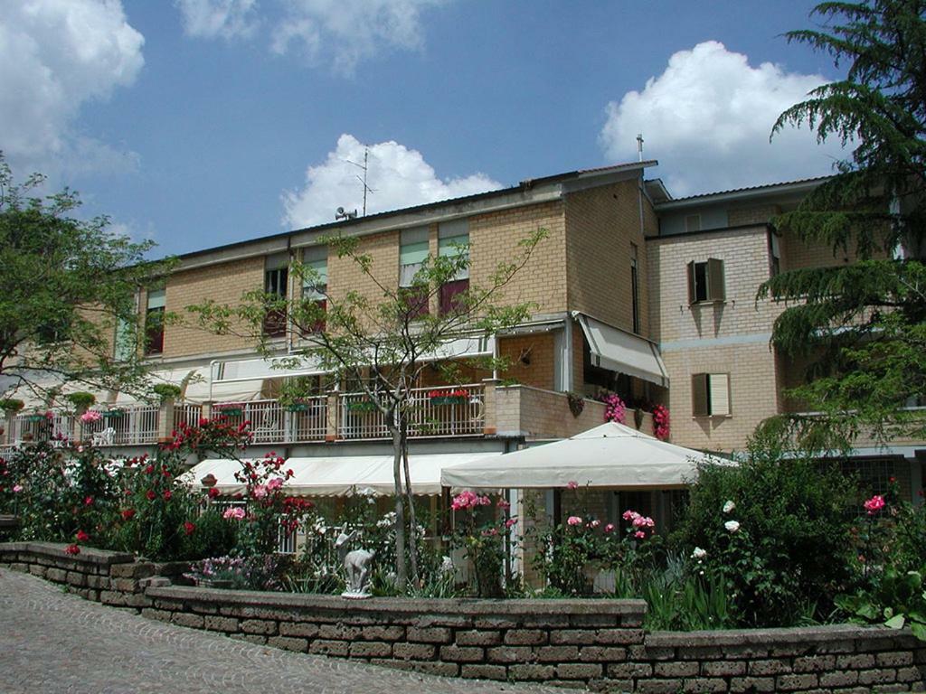 Oasi di Pace Hotel Sutri Bagian luar foto